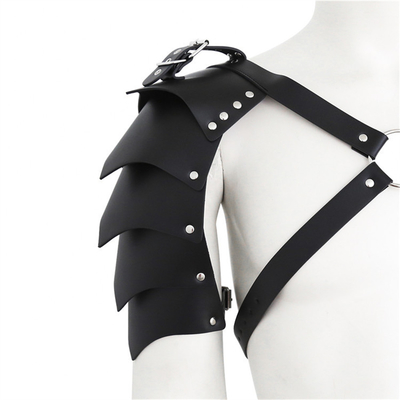 Najnowszy fajny design BDSM Bondage Fetish Mężczyzna Paska na ramieniu fałszywa skóra gejowska czarna paska na piersi